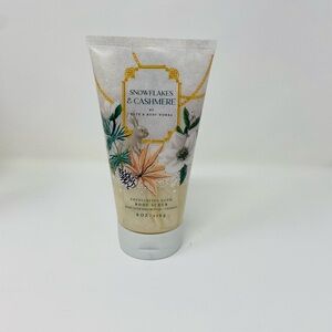 NWT Bath & Body Works Snowflakes & Cashmere Exfoliating Body Scrub 8 oz